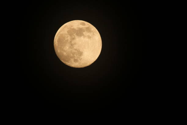 istock VH560-000 Full Moon 1223288712