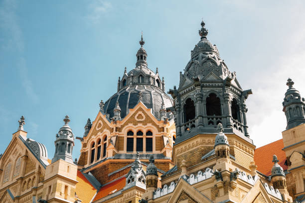 sinagoga de szeged en szeged, hungría - east european jewish fotografías e imágenes de stock