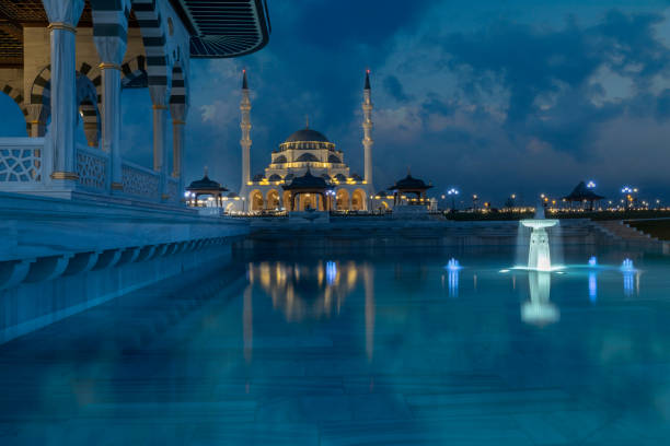 Sharjah Mosque More than five years in the making, the largest mosque in Sharjah opened its doors in 2019. The Dh300 million building occupies 185,806 square metres with a capacity to accommodate over 25,000 worshipers. 5000 worshipers, with allocated seating for 610 women, can be accommodated inside. sharjah city stock pictures, royalty-free photos & images