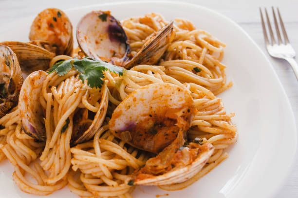 istock spaghetti with clams and tomato sauce, Spaghetti Vongole 1223311091