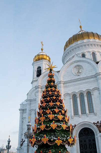 istock Cristmas tree near Christ The Saviour cathedrale 122331656