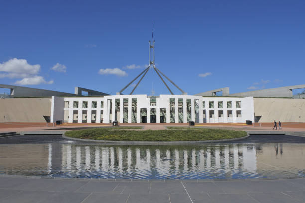 la casa del parlamento australiano en canberra - city urban scene canberra parliament house australia fotografías e imágenes de stock