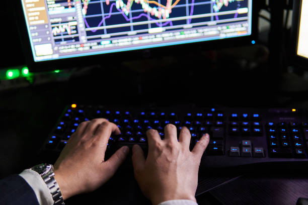 istock A Japanese man trading 1223346870