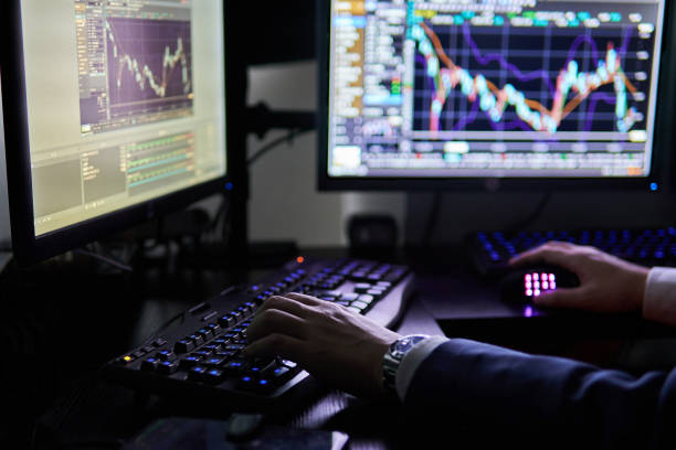istock A Japanese man trading 1223346934