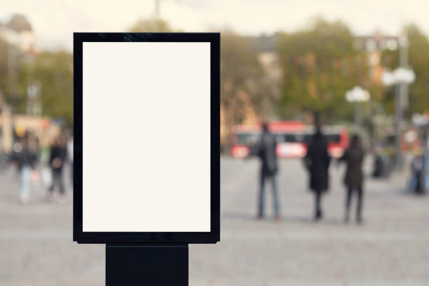 都市広場の空白のポスター - 歩行者専用地域 ストックフォトと画像