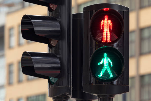 pare ou vá - dont walk signal - fotografias e filmes do acervo