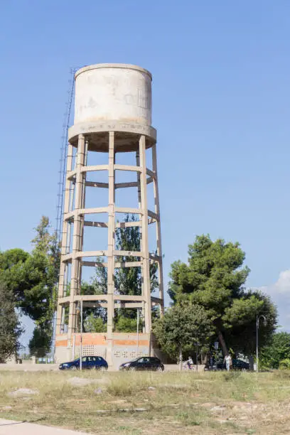 Height cement water tank outside