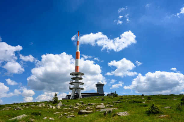 antenne auf dem brocken - berg brocken stock-fotos und bilder