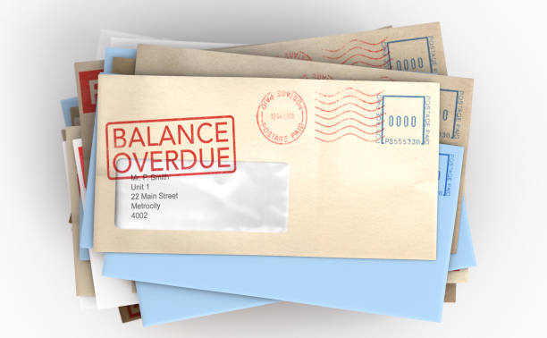 pilha de envelopes de dívida - envelope opening stack open - fotografias e filmes do acervo