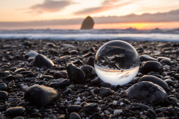 球体の風景 - oregon beach ストックフォトと画像