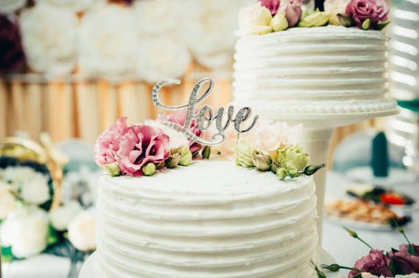 istock inscription love on wedding cake 1223419102