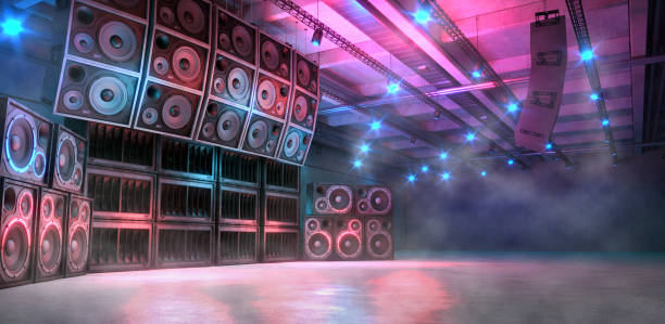 leerer musikclub mit konzertbühne große soundanlage - stack rock audio stock-fotos und bilder