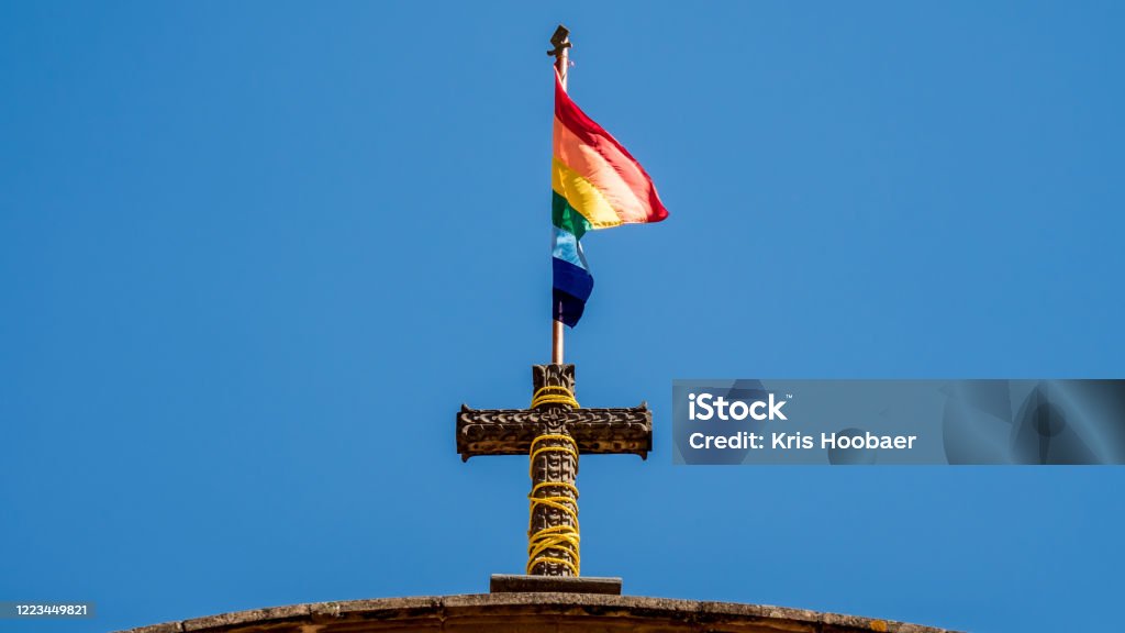 Bandera De Cusco Bandera Arco Iris En La Parte Superior De Una Iglesia Foto de stock y más banco de imágenes de Iglesia - iStock Bandera De Cusco Bandera Arco Iris En La Parte Superior De Una Iglesia Foto de stock y más banco de imágenes de Iglesia - iStock