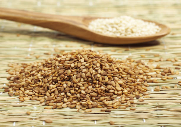 istock GOLD COLOURED SESAM AND NATURAL SESAM SEEDS 1223456987