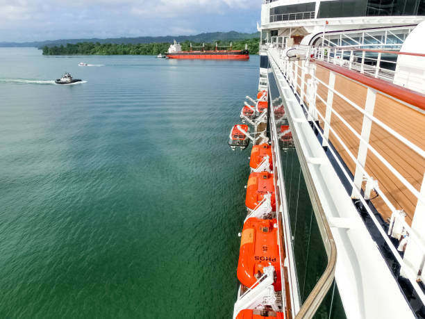 gatun-see des panamakanals - gatun stock-fotos und bilder