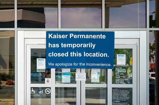 Victorville, CA / USA – May 7, 2020: Building 2 at Kaiser Permanente Medical Offices in Victorville, California, was temporarily closed due to the Coronavirus Crisis, COVID-19.