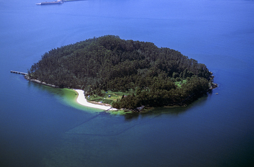 The island of Tambo ria de Pontevedra
