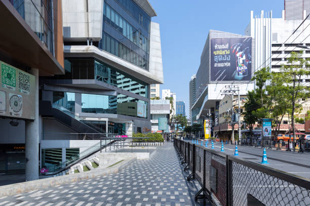 exterior view of siam square is most popular a shopping and entertainment area but people quarantine at home due to the spread of the covid 19 virus - siam square imagens e fotografias de stock