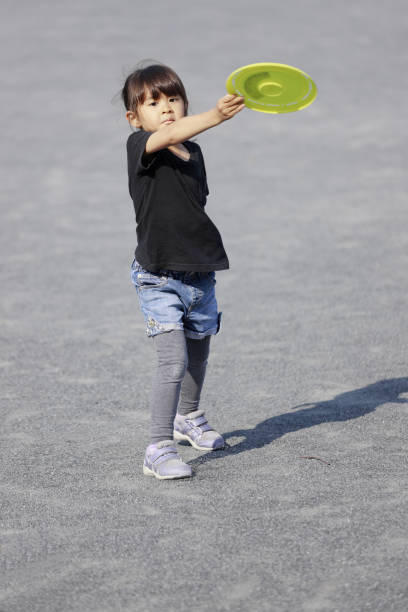 istock Japanese girl playing flying disc (5 years old) 1223607405