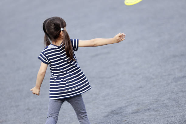 istock Japanese girl playing flying disc (5 years old) 1223607519