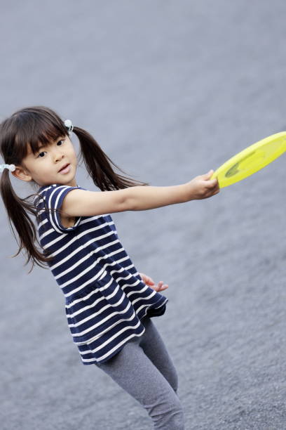 istock Japanese girl playing flying disc (5 years old) 1223608039
