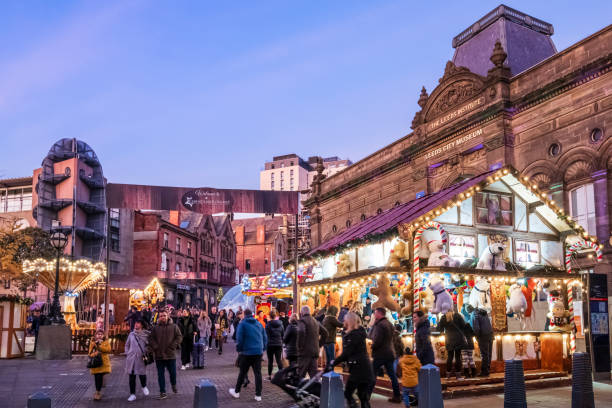 leeds christmas market (england, uk) - leeds england museum famous place yorkshire imagens e fotografias de stock