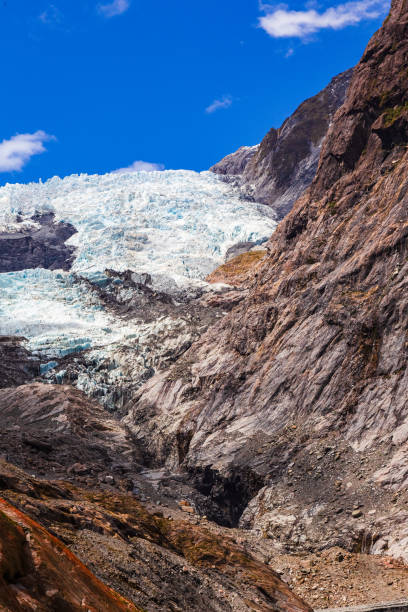 岩と氷 ニュージーランドのフランツ・ジョセフ氷河の眺め - falling glacier snow alp ストックフォトと画像