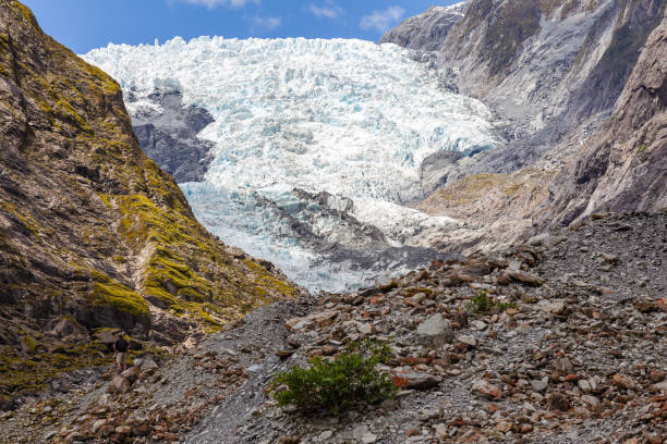 フランツ・ジョセフ氷河クローズアップ。ニュージーランド サウスアイランド - falling glacier snow alp ストックフォトと画像