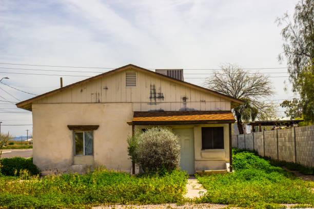 Old Abandoned Home With Overgrown Front Yard Old Abandoned One Story Home With Overgrown Front Yard run down house stock pictures, royalty-free photos & images
