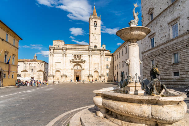 ascoli piceno, italy - august 2019 -the cathedral of st. emidio and the baptistery of san giovanni in arringo square of ascoli piceno, italy. arringo square is the oldest monumental square of the city - giovanni boccaccio imagens e fotografias de stock