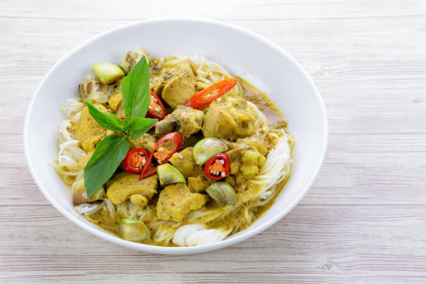 Green curry chicken with rice noodles