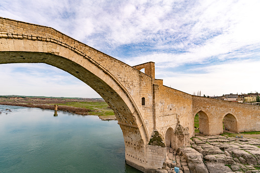 The Malabadi Bridge (Turkish: Malabadi Köprüsü) is an arch bridge spanning the Batman River near the town of Diyarbakir/Silvan in southeastern Turkey.
