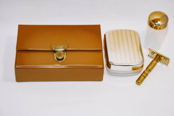 istock Retro shaving kit for travelers 1223653501