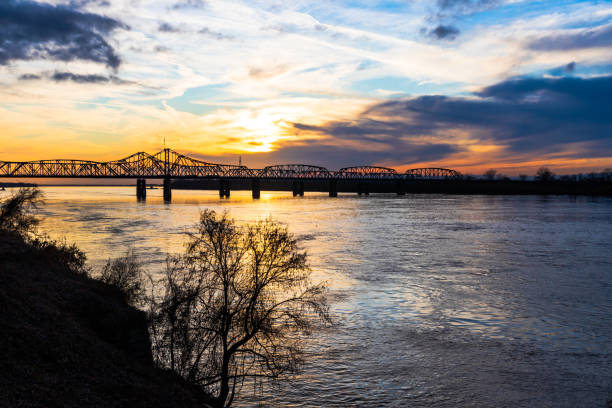Mississippi River Bridge at sunset in Vicksburg, MS Sunset landscape of the Mississippi River bridge between Mississippi and Louisiana, in Vicksburg, MS. vicksburg stock pictures, royalty-free photos & images