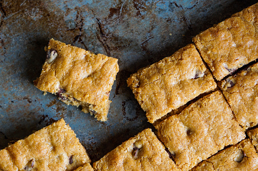 Blondies with chocolate chips bar cookies