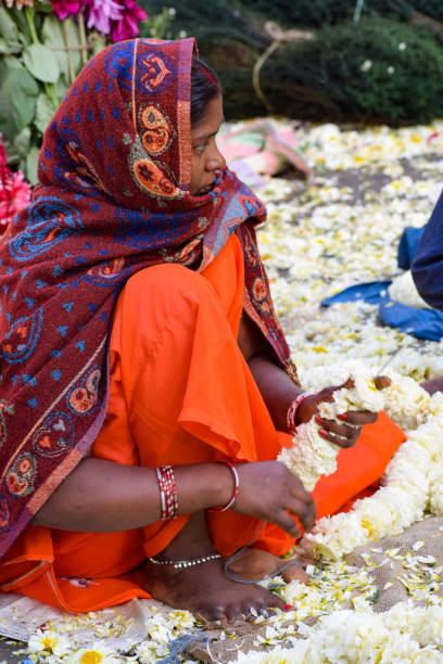 ghazipur flower market situation in the morning, the flower itself came from china, vietnam, thailand and india - india bangalore flower business imagens e fotografias de stock