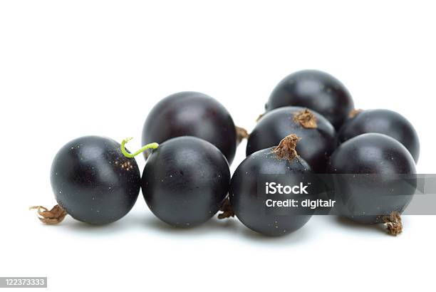 Некоторые Blackcurrants — стоковые фотографии и другие картинки Без людей - Без людей, Белый, Белый фон