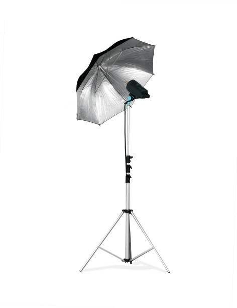 strobe light with umbrella attachment - isolated on white flash imagens e fotografias de stock