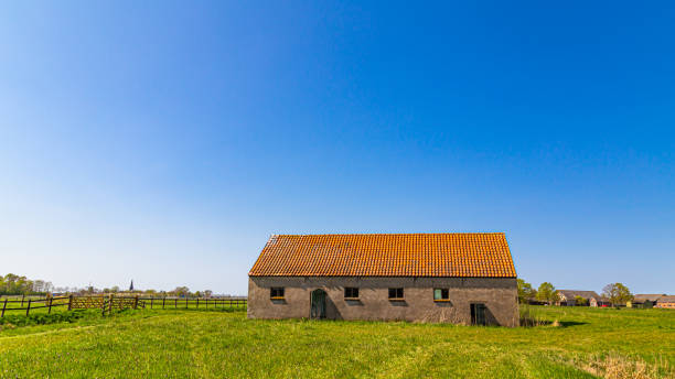 colorido cobertizo antiguo - shed cottage hut barn fotografías e imágenes de stock