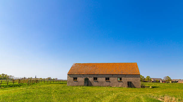 красочный старый сарай - shed cottage hut barn стоковые фото и изображения