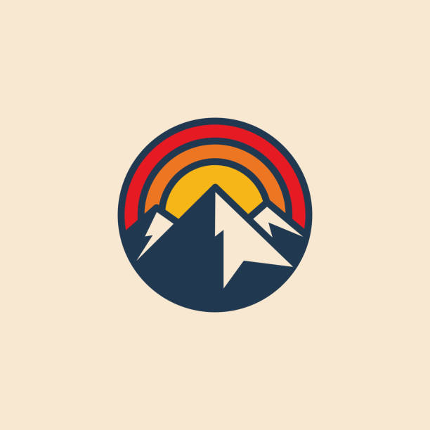 minimalistische kreisförmige berg-logo-symbol-design-vorlage mit berggipfel und sonnenuntergang. vintage gestylt vektor-illustration. - berge stock-grafiken, -clipart, -cartoons und -symbole