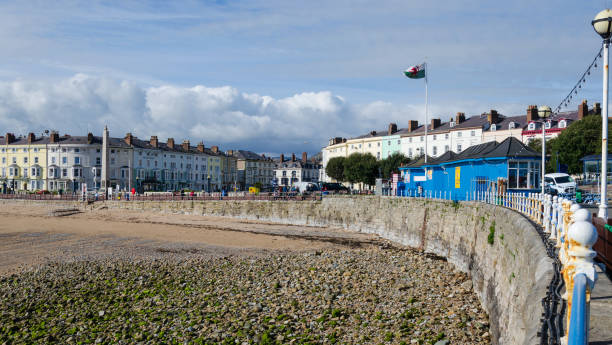 szef promenady llandudno - wales beach editorial people zdjęcia i obrazy z banku zdjęć