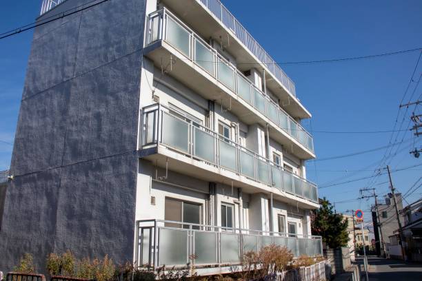 住人がいない日本の古いアパート - built structure building exterior construction contemporary ストックフォトと画像