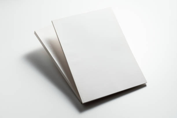 maqueta de revista blanca, plantilla - paperback book stack white fotografías e imágenes de stock