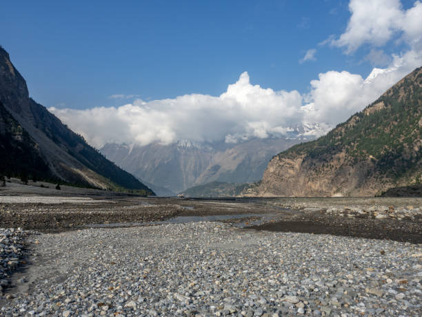 Hiking through lower Kali Gandaki Valley