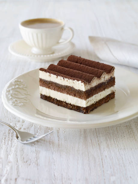 тирамису - tiramisu dessert italian culture cake стоковые фото и изображения