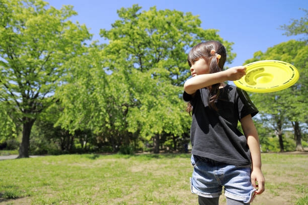 istock Japanese girl playing flying disc (5 years old) 1223908000