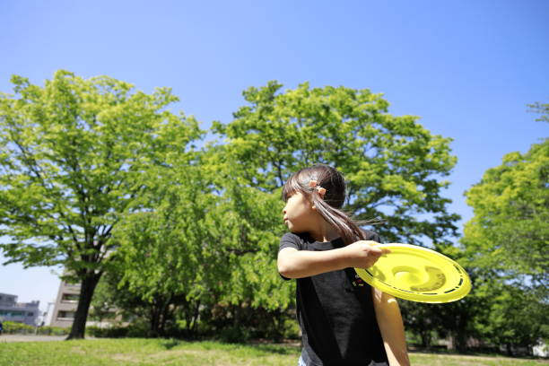 istock Japanese girl playing flying disc (5 years old) 1223908008