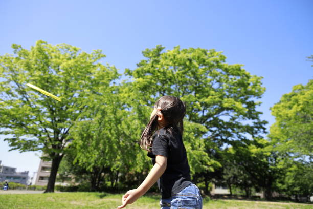 Japanese girl playing flying disc (5 years old)