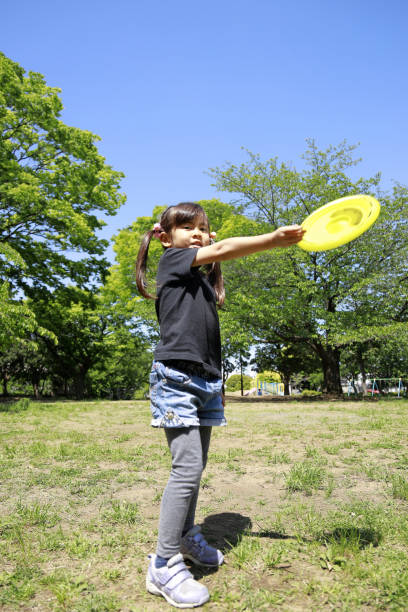 istock Japanese girl playing flying disc (5 years old) 1223908125